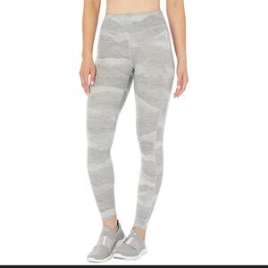 Gorgeous Smartwool Women's Classic Thermal Merino Leggings - Light Gray Mtn S